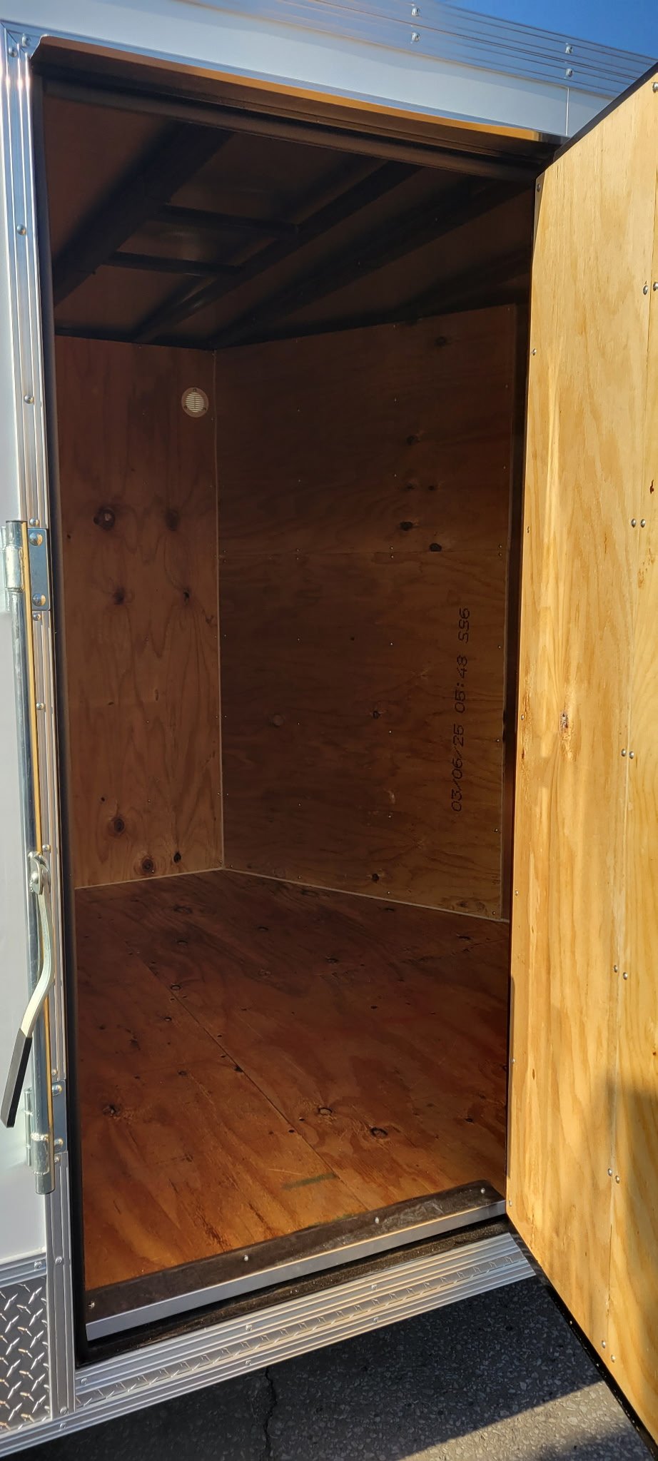 8x18x6.5 Enclosed Trailer - Image 5