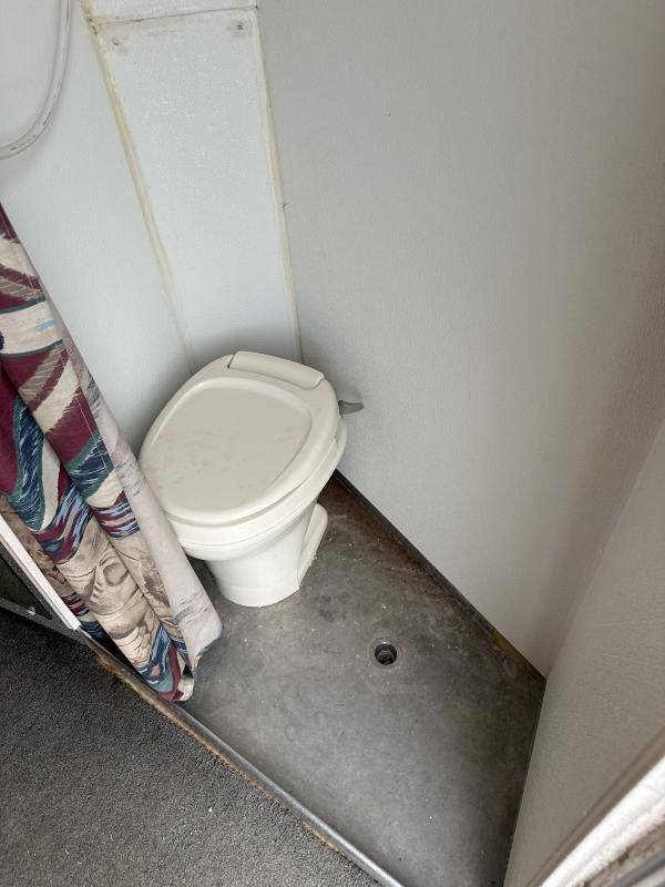 2004 Hart Trailers 3H GN Weekender Horse Trailer - Image 8