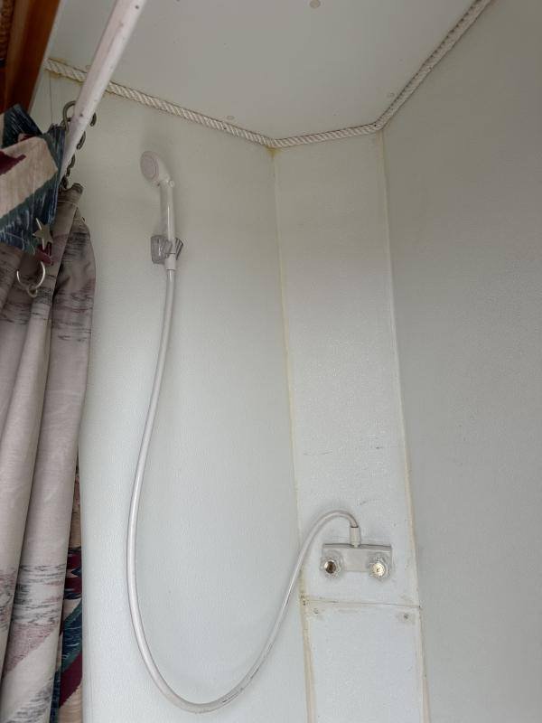 2004 Hart Trailers 3H GN Weekender Horse Trailer - Image 10