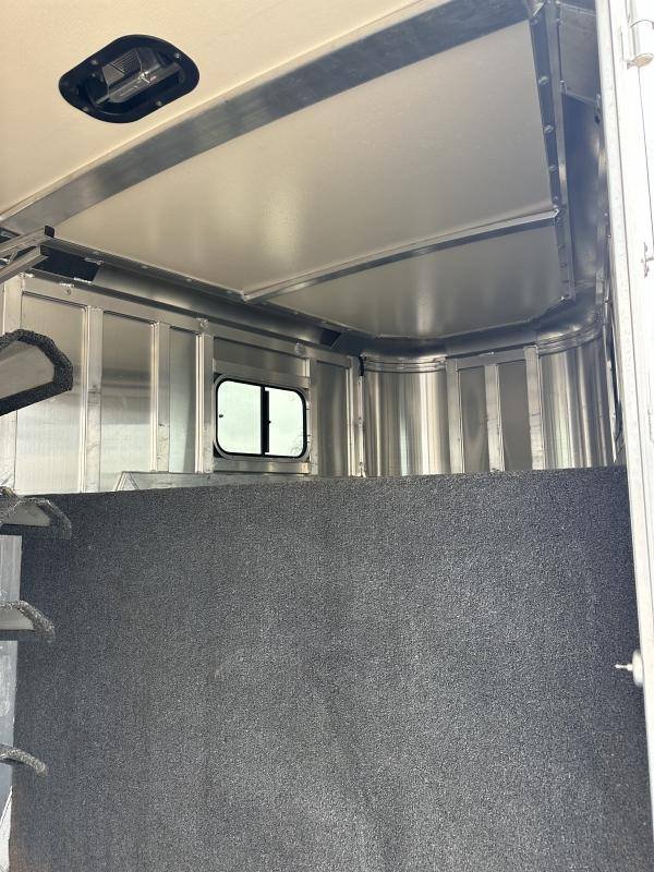2004 Hart Trailers 3H GN Weekender Horse Trailer - Image 16