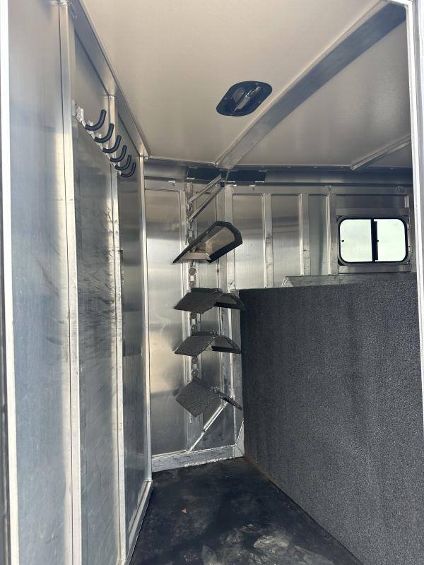 2004 Hart Trailers 3H GN Weekender Horse Trailer - Image 17